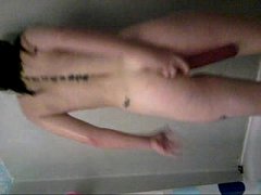 Play MP4 - nikki dp'n her self with toys in the shower