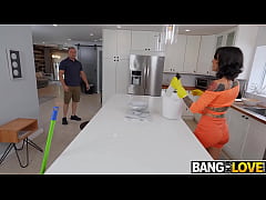 Play MP4 - StepDads Love Maids Ravyn Alexa&comma; Johnny Blaster