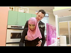 Play MP4 - Muslim Teen Stepdaughter With Big Natural Tits Ella Knox Gets Her Strict Stepmom Back By Fucking Her Stepdad