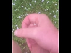 Play MP4 - Outdoor jerking