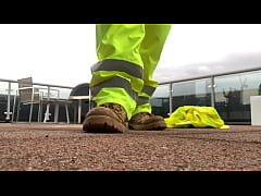 Play MP4 - Builder solo flexing on site