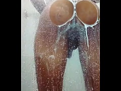 Play MP4 - En el ba&ntilde;o todo pasa