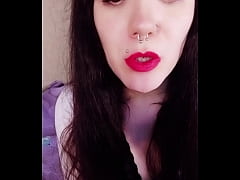 Play MP4 - Backstage of a hot brunette