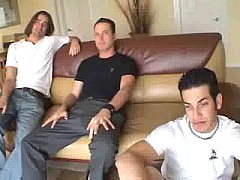 Play MP4 - She takes three cocks at a time