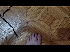 Play MP4 - Peludo suado mostrando seu corpo de seus p&eacute;s