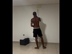 Play MP4 - pintor hetero foi fazer um servi&ccedil;o mas nao esperava receber outra forma e pagamento na casa do novinho dotado