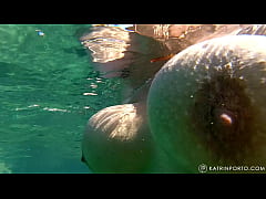 Play MP4 - BBW with hairy bush and big ass nude in public