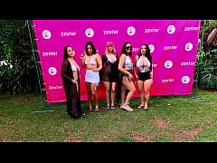 Play MP4 - Role Aleat&oacute;rio com As Mais Gostosas da Plataforma XV&iacute;deos