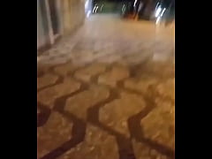 Play MP4 - Mostrando a rola na rua depois da balada