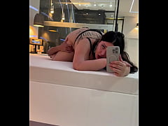 Play MP4 - Acabei de ter um encontro com um seguidor que quis gravar e disse que vai entrar para a produ&ccedil;&atilde;o de conte&uacute;do&comma; comecei a chupar ele e ele durou exatos 1 minuto e 30 segundos com a minha boca m&aacute;gica