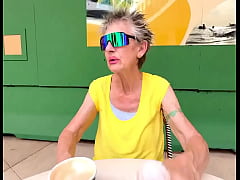 Play MP4 - Walking around the new Victoria Ward Park and having coffee and a pastry at Dean & Deluca&period;