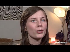 Play MP4 - Ersties&colon; Masochist Sam treibt es mit Womanizer und Dildo