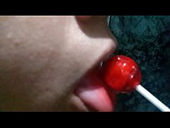 Play MP4 - Virgem chupando pirulito