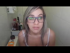 Play MP4 - lavando o cabelo bem safada