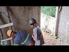 Play MP4 - Eletricista fudendo o ajudante durante o servi&ccedil;o