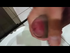 Play MP4 - Coroa batendo filmando batendo punheta e envia no whats