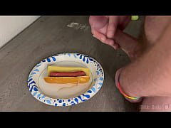 Play MP4 - Hung Bodybuilder Shoots Ropes Onto His Hot Dog 5 Times in a Row