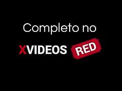 Play MP4 - Dividindo a rola do branquelo do pau grosso com a minha amiga