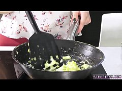 Play MP4 - compeer's step sister swallows cum cronyly Family Competition