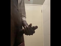 Play MP4 - Caught jerking off in the office