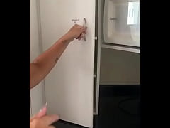 Play MP4 - Me exibindo pros pedreiros na sacada da pousada