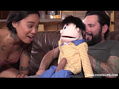 Play MP4 - Puppet Insanity with Tommy and Honey Gold