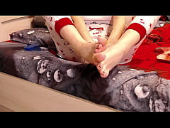 Play MP4 - Anya's tender fingers are ready for you to lick them&excl;