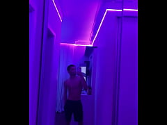 Play MP4 - Foi quase 4 horas colocando fita led no quarto todo por&eacute;m eu acho que dessa vez n&atilde;o vai cair &quest;&quest;