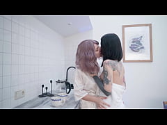 Play MP4 - Morning sex after a shower anal play double dong