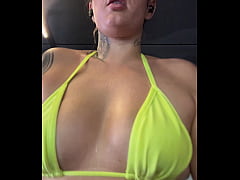 Play MP4 - Fui treina de biquinho fil dental &excl; Na academia de frente da praia de Copacabana no RJ &period; Quase fui expulsa fiquei com tanto tes&atilde;o que fiquei toda babadinha na bucetinha &excl;