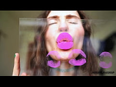 Play MP4 - Naughty Noisy Pinky Kiss