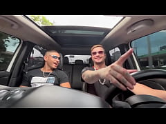 Play MP4 - Peguei uma carona com um amigo e ele acabou me comendo no carro e gozando na minha cara&period; - Free