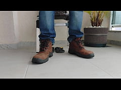 Play MP4 - PUTTING ON THE WORK BOOT - BRCL01