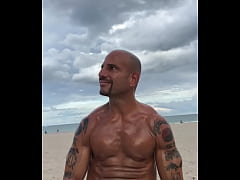 Play MP4 - BEACH BODY BRO MAXXX LOADZ FLEXING AT THE BEACH