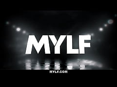 Play MP4 - Blonde teen Chloe Temple gets her pussy pleasured by a hot lesbian Stepmom Carmen Valentina