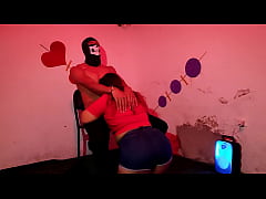 Play MP4 - &iquest;Qu&eacute; har&iacute;as si tu mejor amigo te presenta a su madrastra de una forma inesperada&quest;"