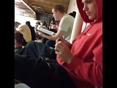 Play MP4 - Levantando o celularcom o pau