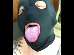 Play MP4 - Mec masqu&eacute; suceur &agrave; exploiter