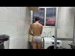 Play MP4 - fui pra casa de um amigo acordei ele tava so de cueca pra me provocar botei pra mama depois fudi ele na area de servico free