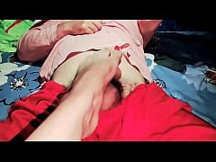 Play MP4 - Le hago  footjob y  me pago 1000 por correrse en mis pies