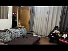 Play MP4 - hotwife milf safada fudeu com o entregador sem camisinha&period; Mulher gato&comma; a casada mais safada da internet&comma; ficou cheia de tes&atilde;o e deu no pelo para o entregador&period;