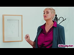 Play MP4 - Chloe Cherry eats Ryan Keely's milf pussy instead of dildo