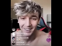 Play MP4 - &OpenCurlyDoubleQuote;Feet look weird as sh&ast;t on camera&rdquo;