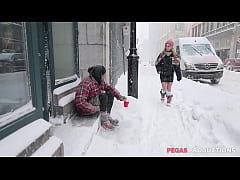 Play MP4 - Pegas Productions - Kate Brixxton Baise un Clochard