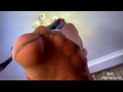 Play MP4 - Goddess in pantyhose foot teasing and toes wiggling