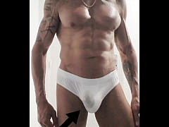 Play MP4 - Exhib dans les vestiaires je pisse dans mon slip avant d'&eacute;jaculer dedans&comma;