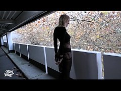 Play MP4 - Devote Schlampe Miley Weasel l&auml;sst sich im Parkhaus ficken