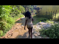 Play MP4 - Deusa de &eacute;bano dando a bucetinha em p&uacute;blico na cachoeira&period;