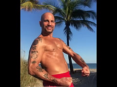 Play MP4 - MAXXX LOADZ FLEXING AT THE BEACH