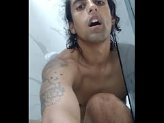 Play MP4 - Batendo uma no chuveiro at&eacute; gozar